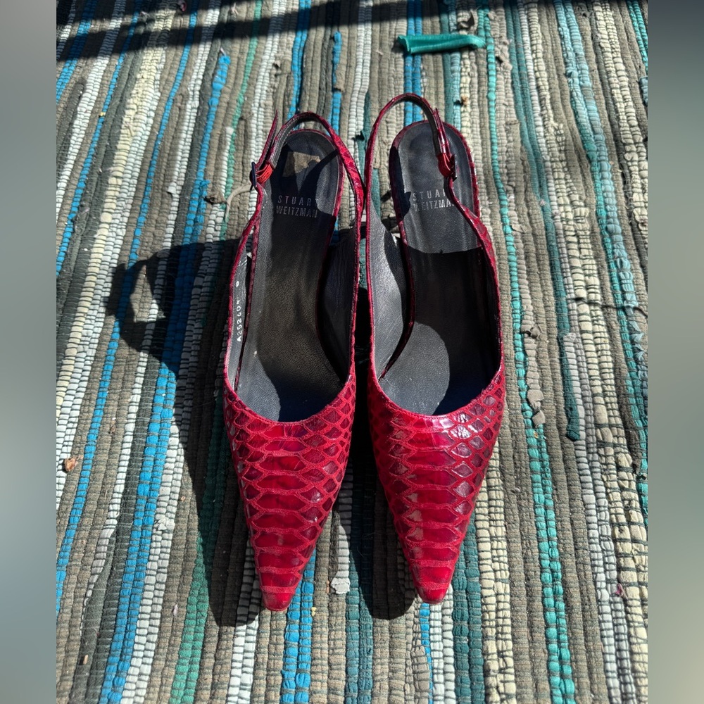 90s Vintage Stuart Weitzman Cherry Red Pointed Toe Stilettos Sz  8N - Picture 3 of 7